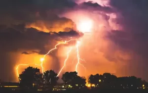 雷もプラズマ現象の一種